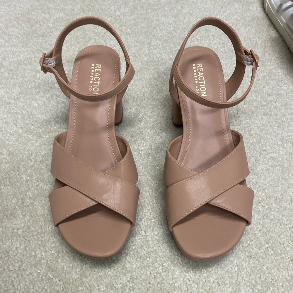 NWT Reaction Kenneth Cole Platform Heel 8.5 Nude